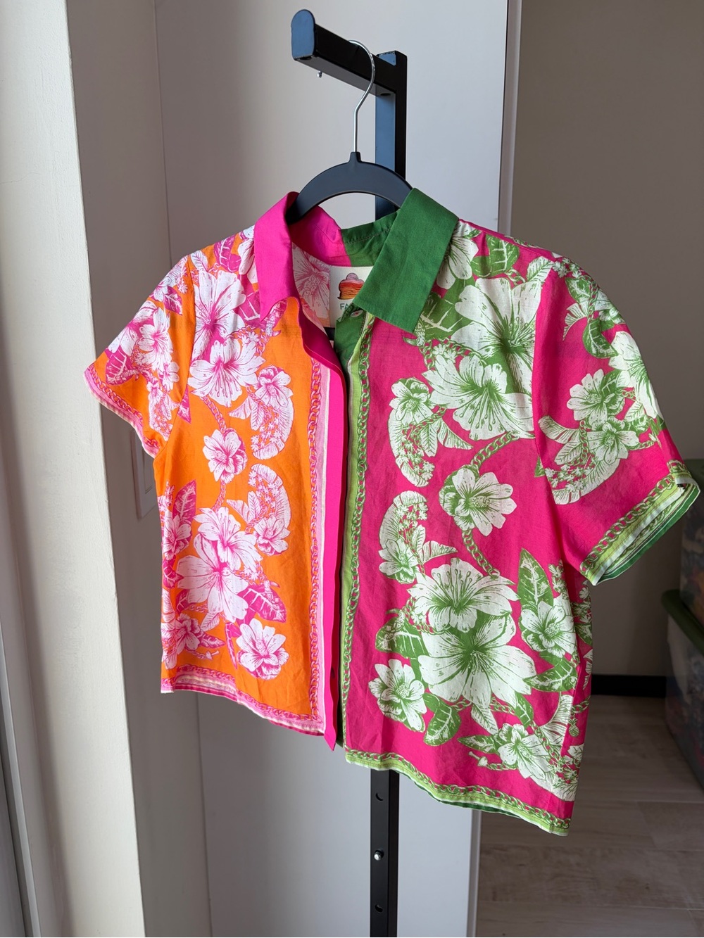 FARM Rio FLORAL ELEGANCE MIXED
SCARVES SHIRT - Picture 5 of 8